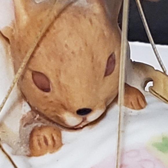 Baby Mouse in Cradle Figurine Vintage Enesco 1975 - Picture 8 of 9